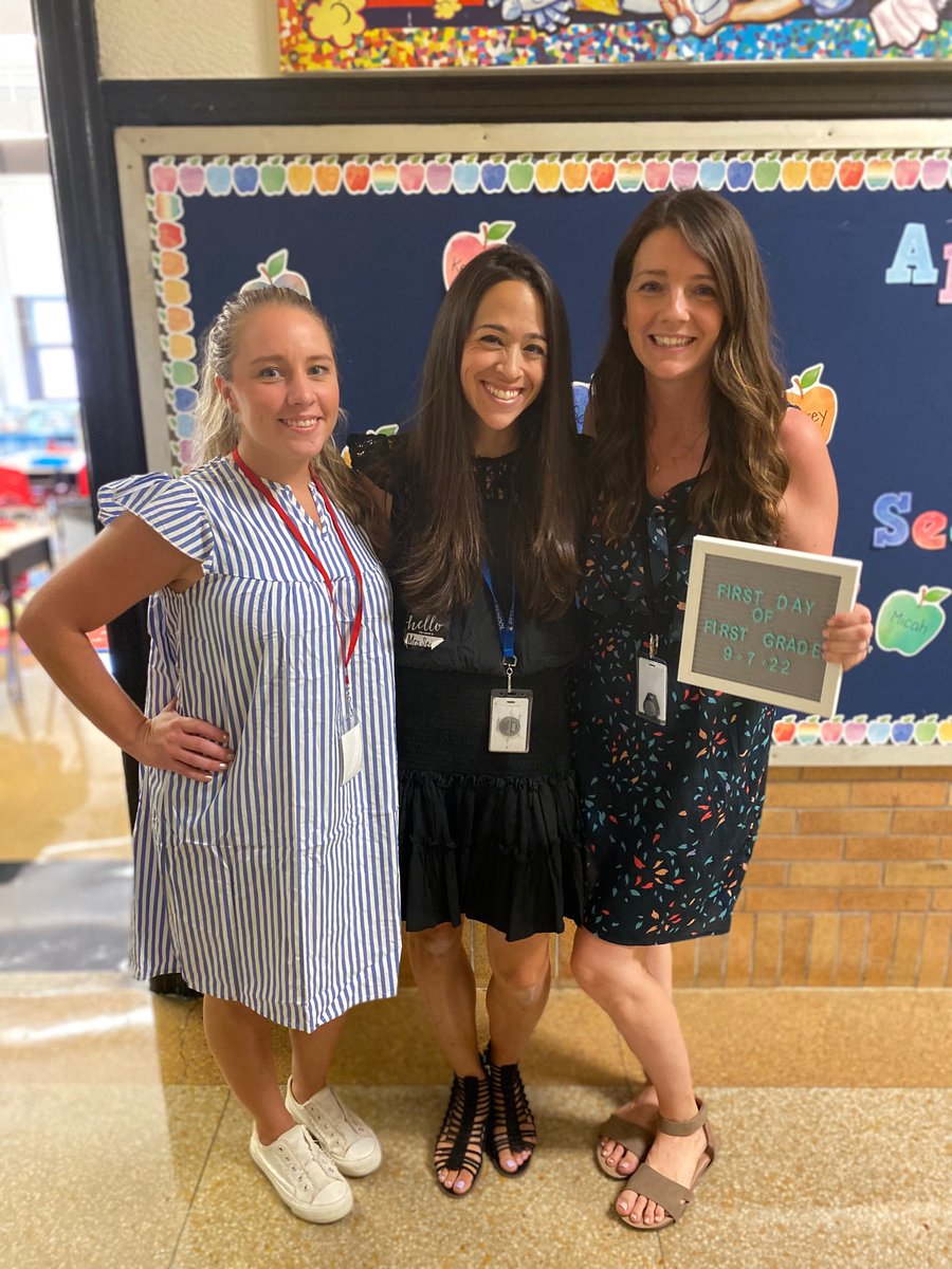 MrsLepore2's tweet photo. This First Grade team is ready for a great year! 🍎 @MrsSeigle01 @MrsCarvagno https://t.co/Y4wjWG7hTm