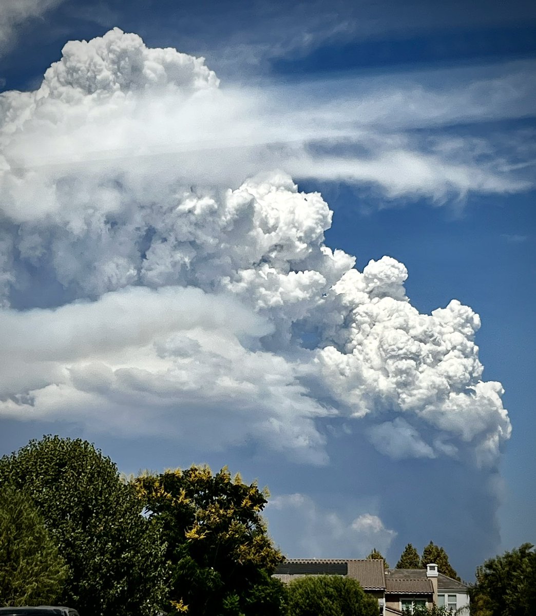 HashAmerican's tweet photo. #FairviewFire View from Temecula a couple hours ago https://t.co/XOr3Uupyzy