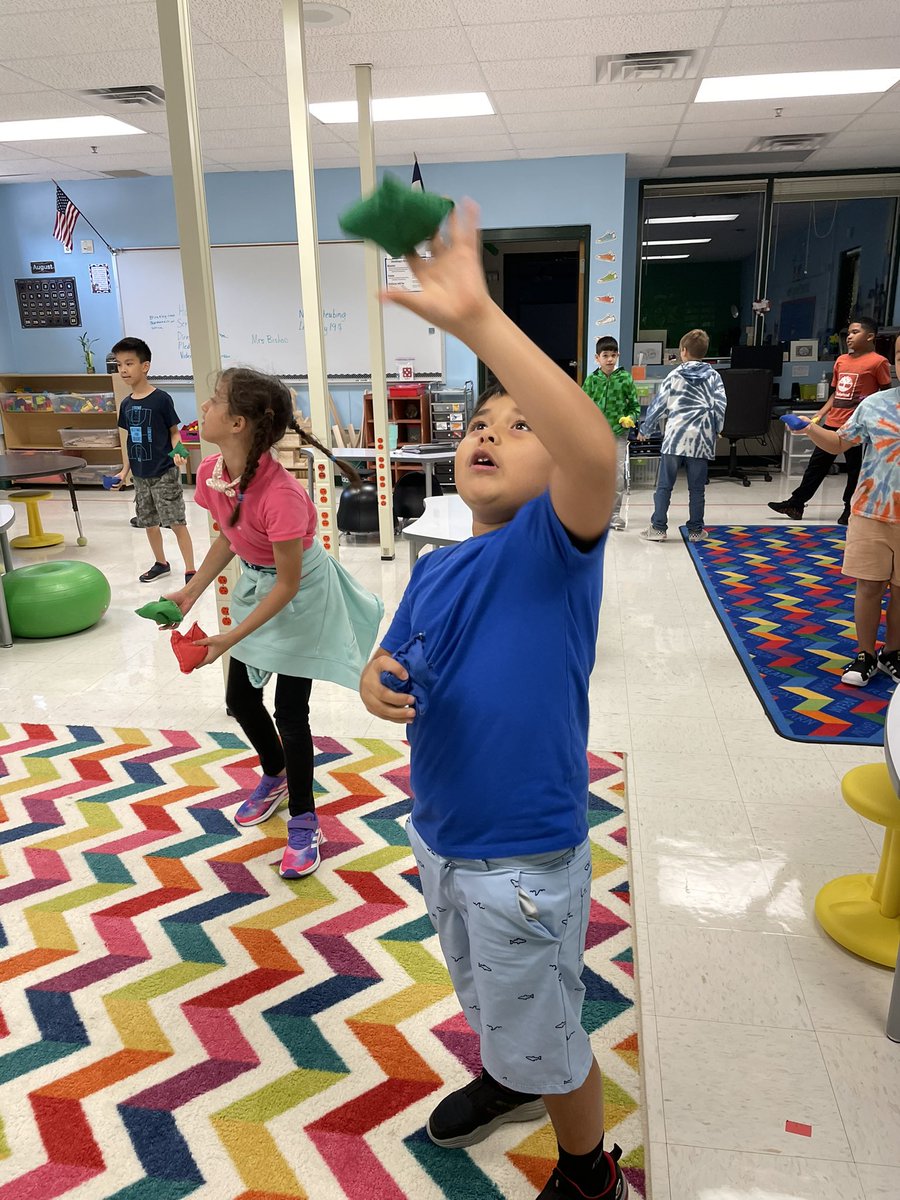 rosemarylara96's tweet image. We read, A Girl Who Never Made Mistakes, so we can practice making mistakes to build our growth mindset! #WeCantJuggleYet #ICanPutTimeAndEffort #MistakesHelpUsLearn @NISDSteubing @NISDSTEMLabs