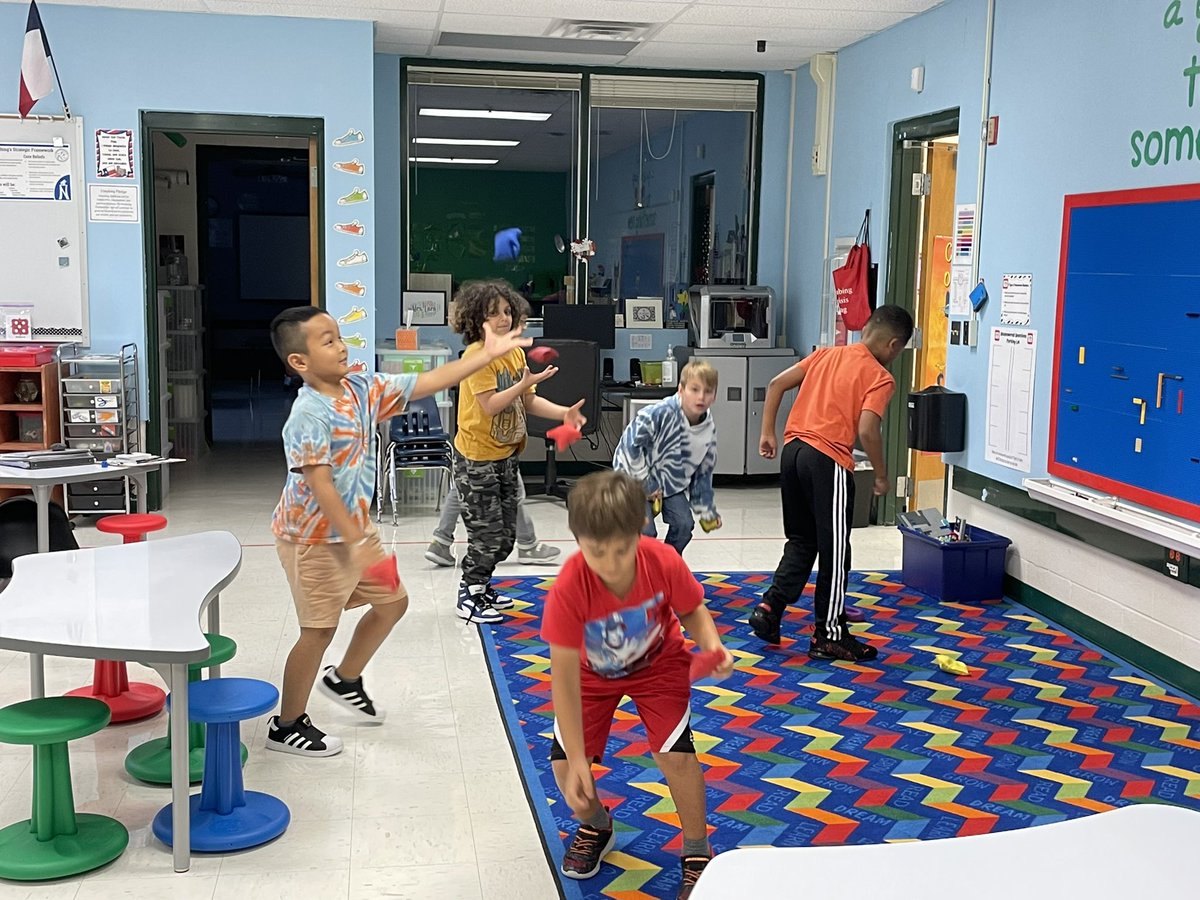 rosemarylara96's tweet image. We read, A Girl Who Never Made Mistakes, so we can practice making mistakes to build our growth mindset! #WeCantJuggleYet #ICanPutTimeAndEffort #MistakesHelpUsLearn @NISDSteubing @NISDSTEMLabs