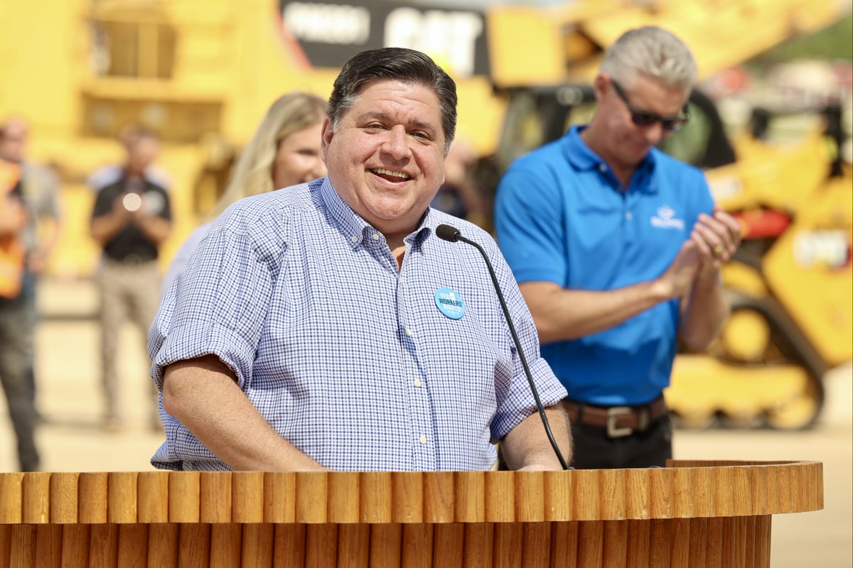 JBPritzker's tweet photo. To the hardworking men and women of IUOE @Local150: thank you!
 
I’m so proud to accept your endorsement. With your help, we’ve made Illinois one of the most pro-labor states in the country -- and we'll make sure it stays that way. https://t.co/ywHjJcs7vT
