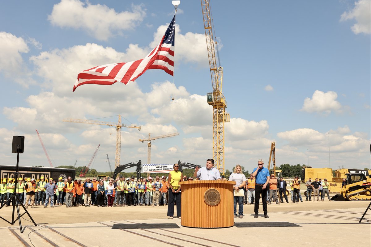 JBPritzker's tweet photo. To the hardworking men and women of IUOE @Local150: thank you!
 
I’m so proud to accept your endorsement. With your help, we’ve made Illinois one of the most pro-labor states in the country -- and we'll make sure it stays that way. https://t.co/ywHjJcs7vT