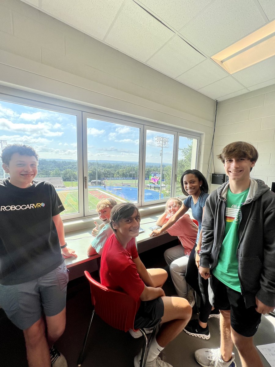 VHHSNewsNetwork's tweet photo. VNN students spent the day learning how to operate the new @Daktronics video board at Thompson Reynolds Stadium! https://t.co/Kx3IFzeMTO