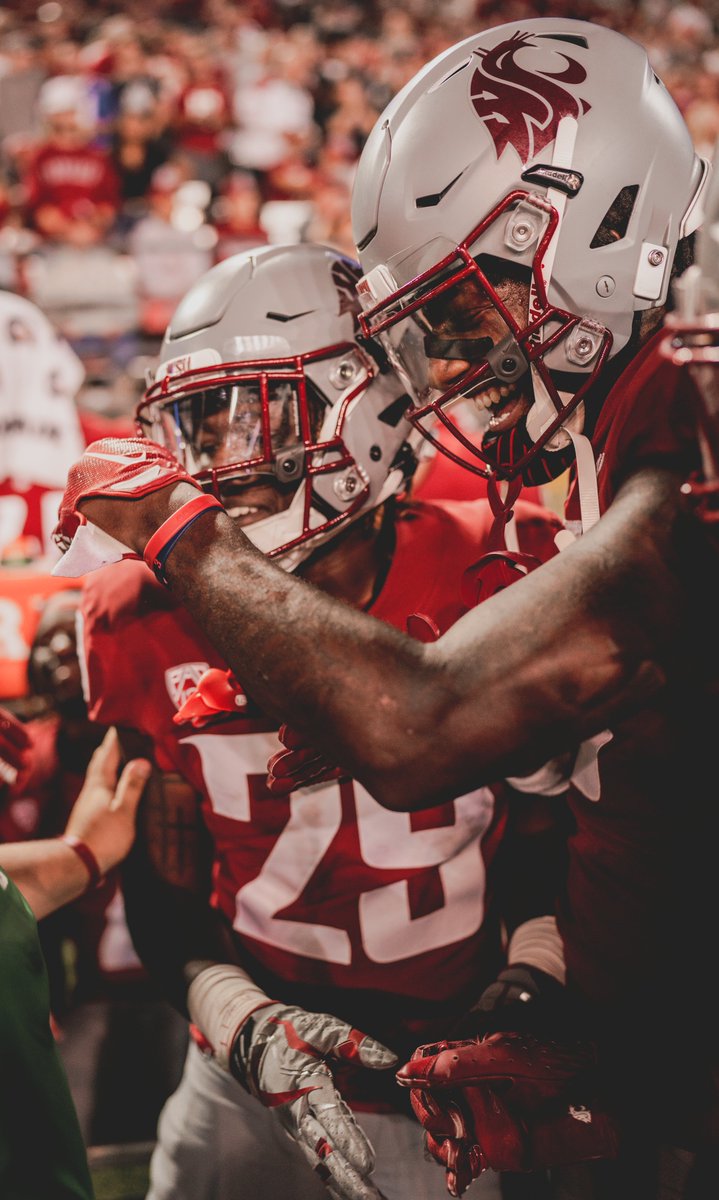 WSUCougarFB's tweet photo. That's that brotherhood.

#GoCougs | #WAZZU https://t.co/J8umPaoToH