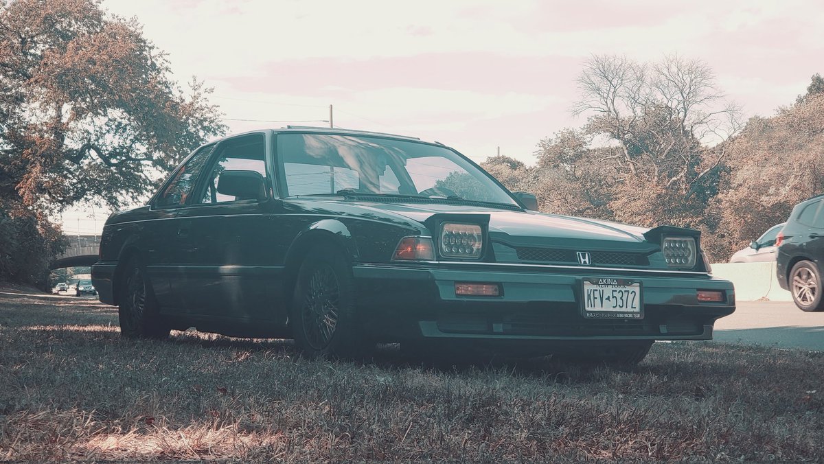 PrinceDrizzyDri's tweet photo. The vibes this car gives off is unreal. 

 #preludenation  #jdmnation #classiccars #lownslow #jdmcars #hondaprelude #mugen #honda #jdmculture #lowered #timecapsule #static #jdmlifestyle #dailydriven #loweredlifestyle #staticlife #jdm #daily #1980s #ranoutofhashtags https://t.co/HON1Tk7Sjt