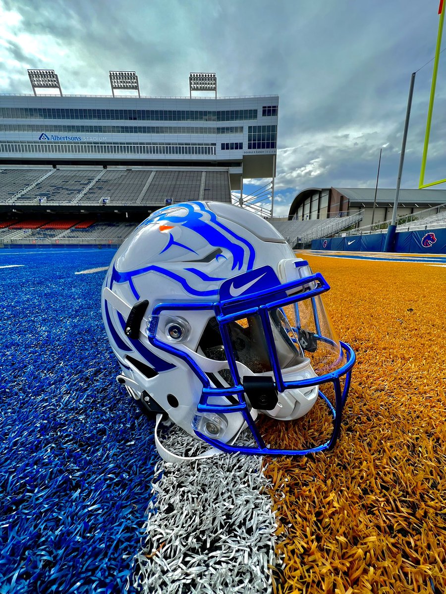 Boise State Equipment on Twitter "Week 2 fit⚪️⚪️🔵"