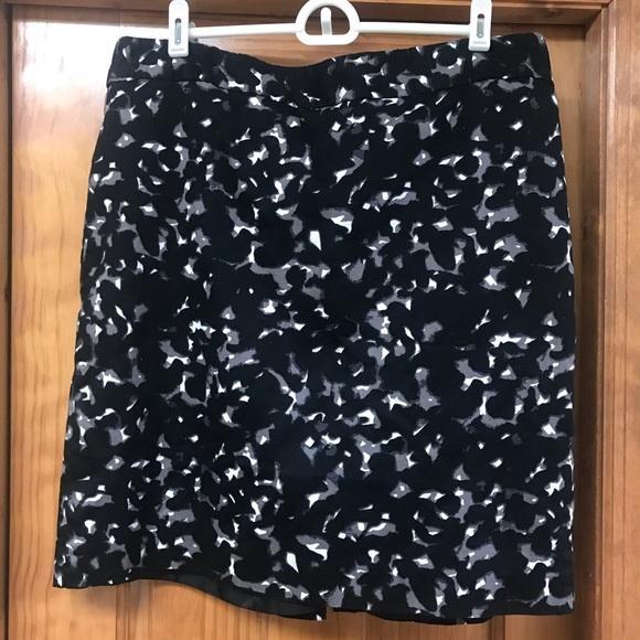 bluepugdesign's tweet photo. So good I had to share! Check out all the items I'm loving on @Poshmarkapp from @PaulaBe62843679 #poshmark #fashion #style #shopmycloset #loft #betseyjohnson #talbots: https://t.co/VuVU2Zfz1f https://t.co/UuaQv11Zf9