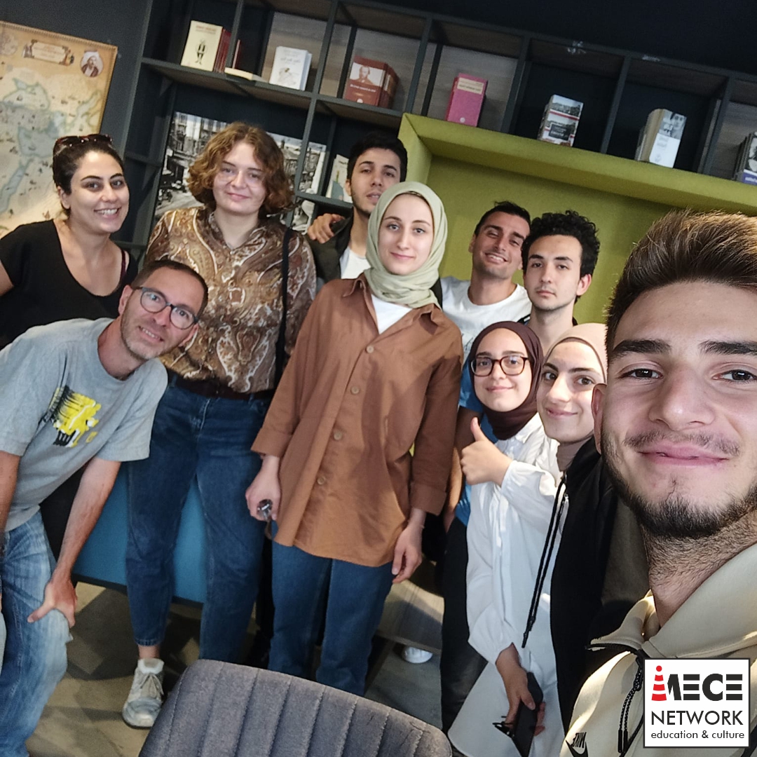 imecenetwork's tweet photo. 7 Eylül İngilizce Konuşma Kulübü hatırası :) Haftaya yine bekleriz.
#imecenetwork #imece #ingilizce #konuşmakulübü #conversationclub #language https://t.co/RD2FTf4NVu