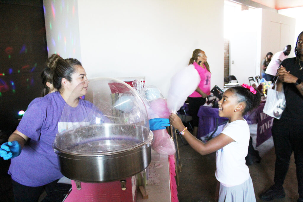 DFWNewsFlash's tweet image. Dallas–Hundreds gathered for the 3rd annual DFW Texas Food Fest, presented at the Lofty Spaces event venue in Dallas’ Cedars neighborhood on Sunday, Sept. 4.  By Bubba Frank
ow.ly/WaEM50KCXcr
#TexasFoodFest #food #festival #foodfestival