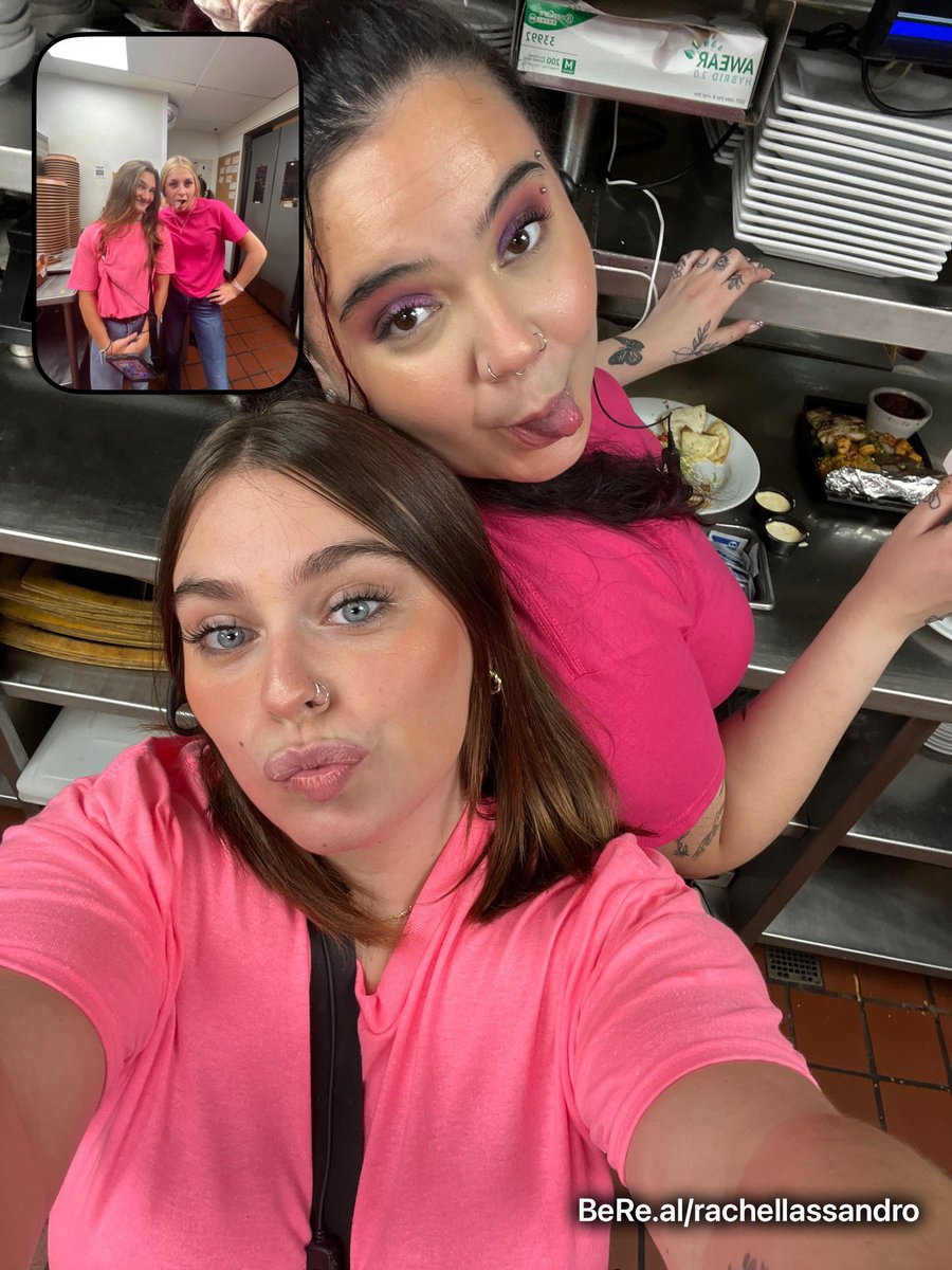 racheelassandro's tweet photo. we are being real @Chilis for barbs day. come get your $5 barbaritas 💖 https://t.co/PwibBy8Aot