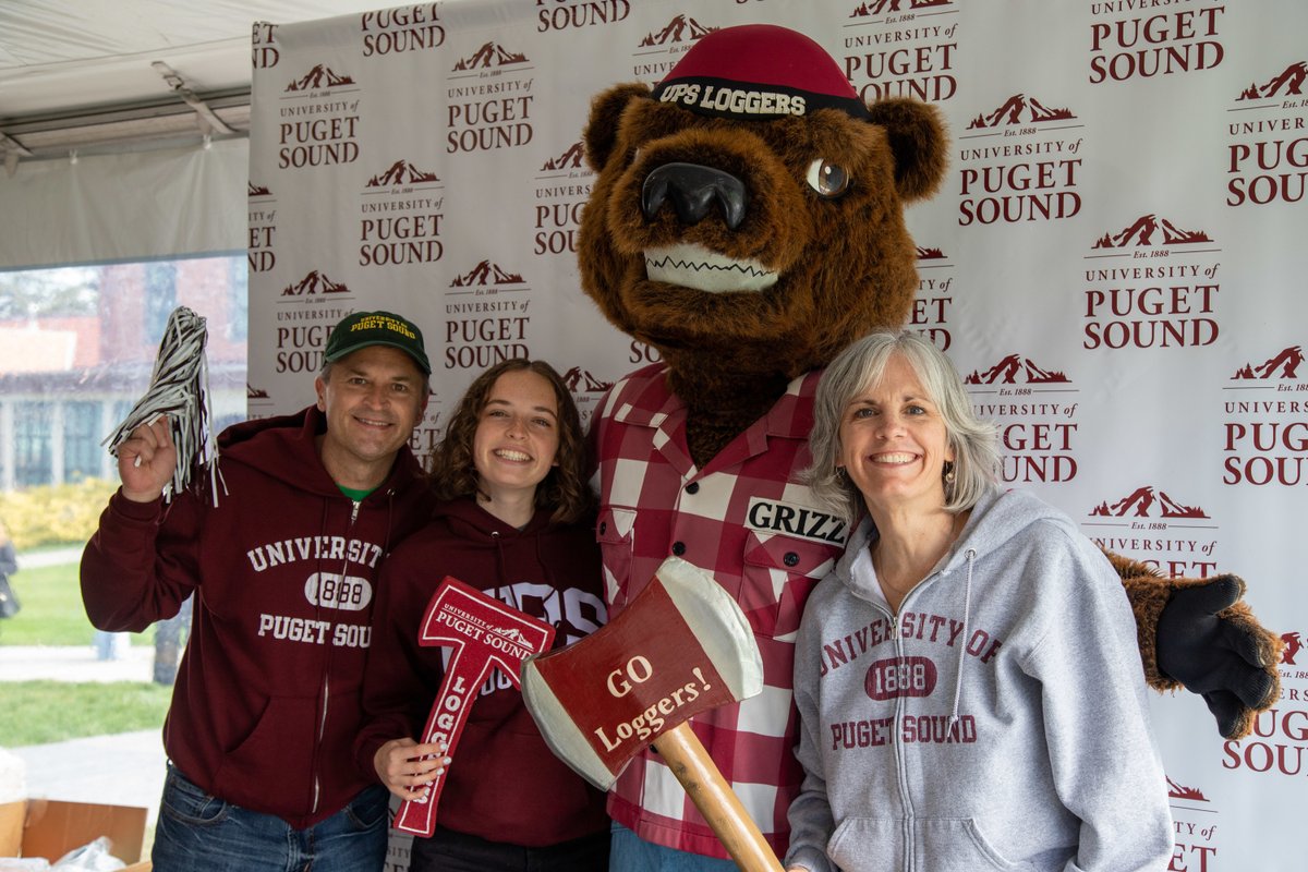 univpugetsound's tweet photo. 🗓️ Save the date, Loggers! 🪓 Homecoming and Family Weekend is Oct. 7–9! Join us for a football game, 5K, beer and wine tastings, classes, special celebrations, and more.
Check out the full schedule and register NOW: https://t.co/LGUxPBNGVt
#AlwaysALogger #LoggerUp https://t.co/vg4Lzp5INW