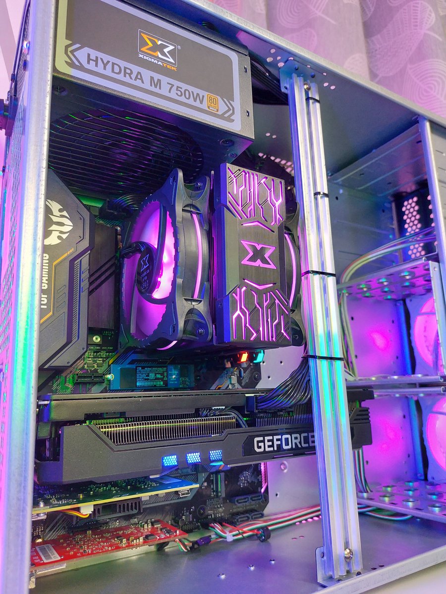 GabyxHD's tweet photo. Menudo Rack Gamer se ha quedado 😅
#sleeperpc #pcgamer #rtx3070 https://t.co/0JOLufAGwn
