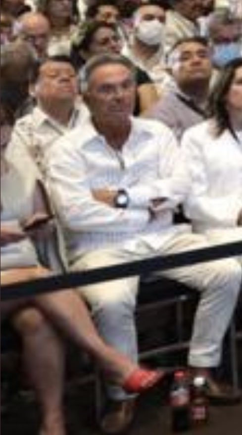 Pemex_mx's tweet photo. No, pues bien divertidos los asistentes, ni se nota que estaban a huevo presentes.

Unas verdaderas joyas del aburrimiento. https://t.co/LOmFBehTTQ