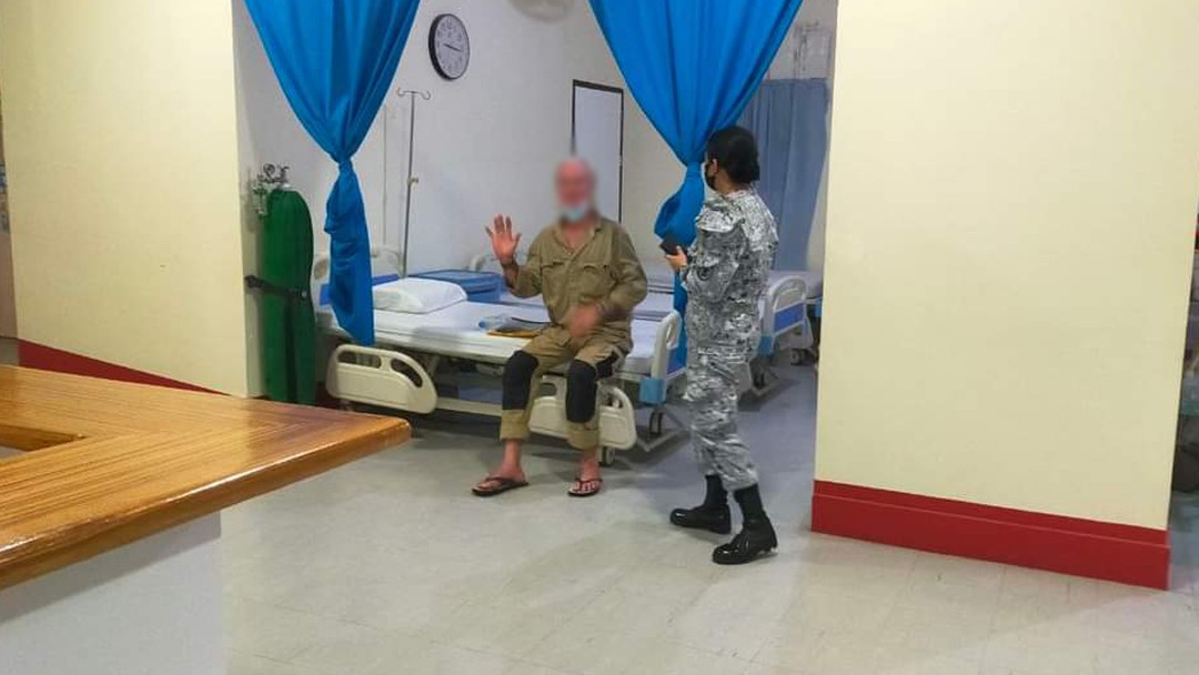 NAVY TO THE RESCUE | PH #Navy in Western Mindanao responds to distress call, renders assistance to troubled vessel

👉: facebook.com/19067239128855…
📝/📸: <a href="/NFWM_Speaks/">Naval Forces Western Mindanao</a>

#ProtectingtheSeasSecuringOurFuture 
#ModernAndMultiCapablePHNavy
#AFPyoucanTRUST