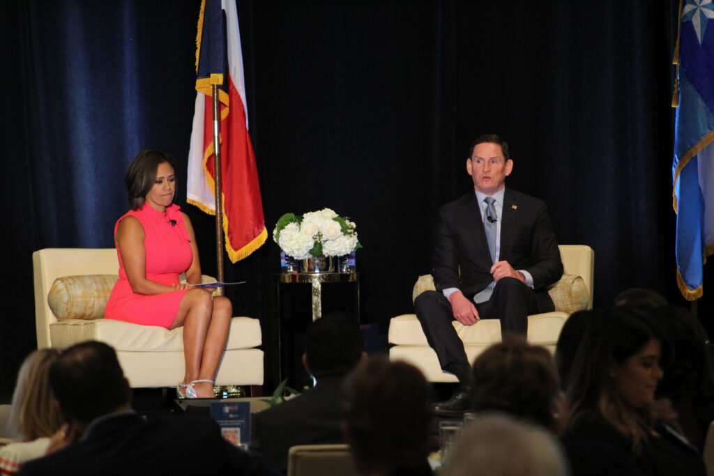 DFWNewsFlash's tweet image. Dallas–The State of the Dallas County featured Dallas County Judge Clay Jenkins speaking with WFAA anchor Cynthia Izaguirre acting as a moderator in the Renaissance Dallas Hotel on Tuesday, Aug. 30.  
ow.ly/rEmG50KCXp1
#Dallas #DallasCounty #StateofDallasCounty