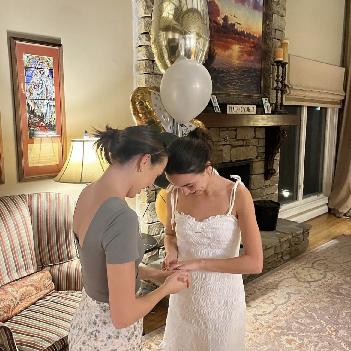 meaniemerrell's tweet image. mrs burriss and soon to be mrs vaughn 🥹