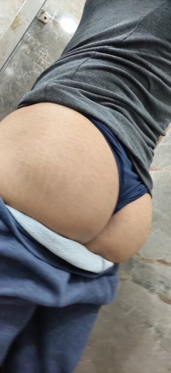 Mario0093361's tweet photo. Baños nvo mexicali 🤫 que rico andar por la plaza con el boxer asi 🤤 https://t.co/qLEHoj4HRw