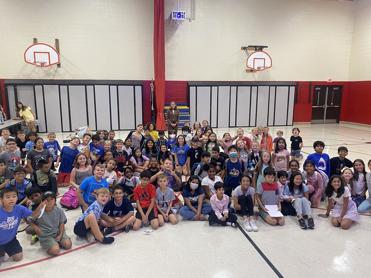 LinkLions's tweet photo. 4th grade was lucky to have Representative Mussman come speak to them about her job in our state government! #weare54 #linknextlevel #socialscience #branchesofgovernment 🇺🇸 https://t.co/VPJbOlg5M9