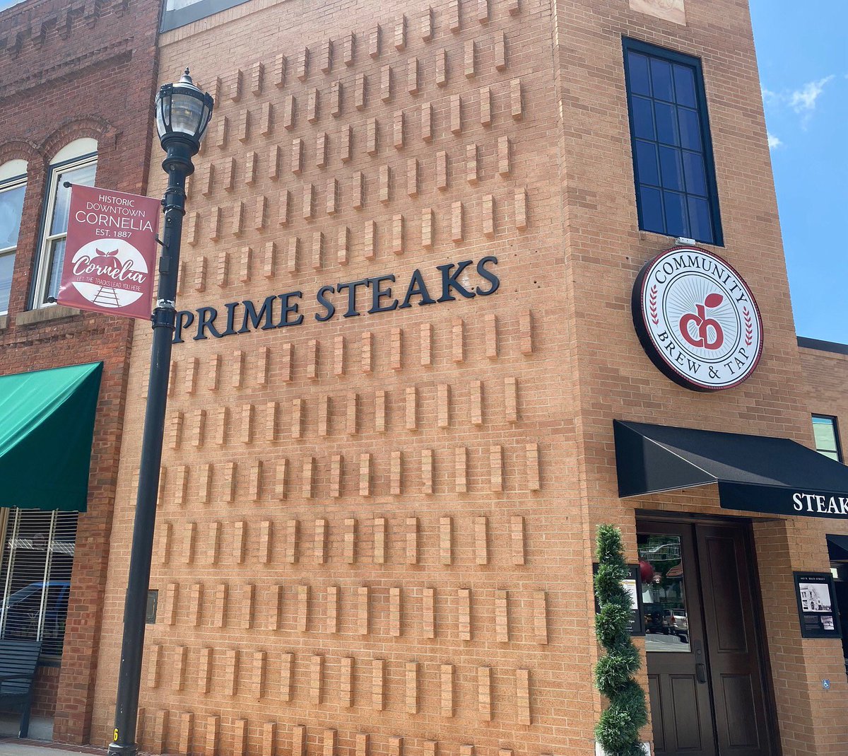 Altair_Sign's tweet photo. hungry for some steak?? head out to community brew &amp;tap in historic down town cornelia to grab a bite to eat … and to check out our new sign! #signinstallation #shoplocal #signage #SmallBusiness https://t.co/SWLL3fILgQ