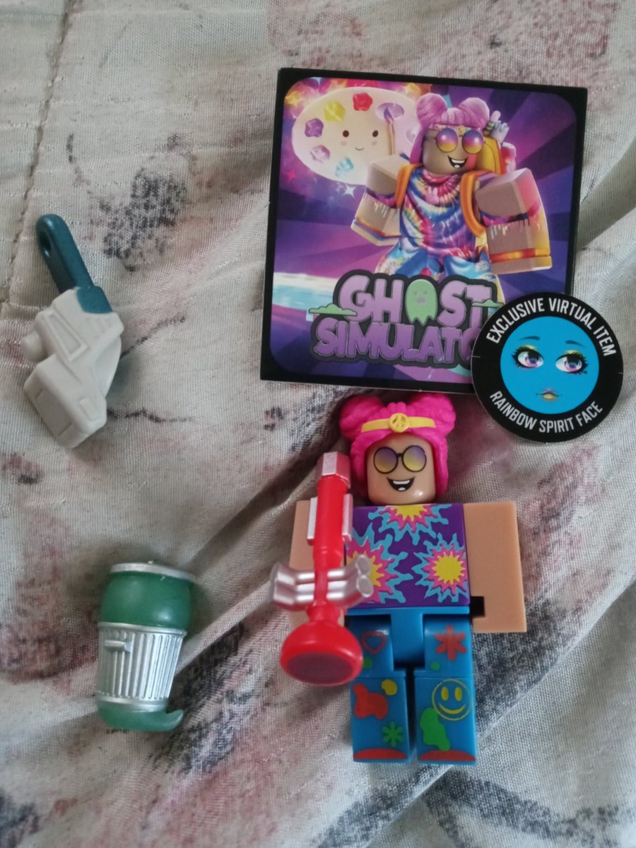 Gamer_christy's tweet image. I can't believe it i found it at target today!The Rainbow Spirit Face!Thank you @twindaoneplays help me find it!
#roblox #robloxfacecode