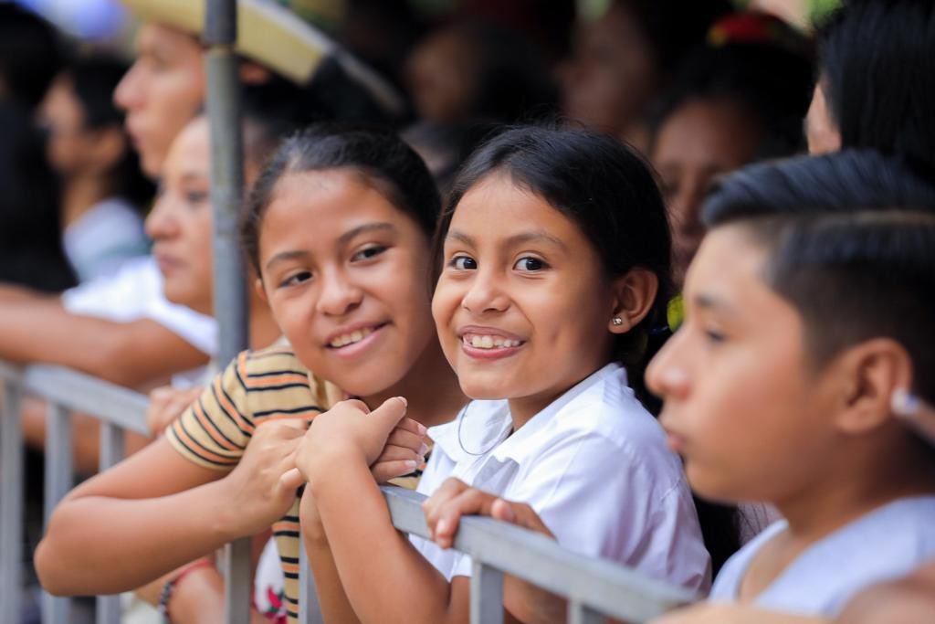 MedicinAmargaSv's tweet photo. Además anuncio una #ReformaTotal del sistema educativo mediante el programa #MiNuevaEscuela 🏫👩🏫🧑🏫.
Esta reforma incluye:
✅ Salud y Nutrición.
✅ Infraestructura.
✅ Primera Infancia.
✅ Formación docente.
✅ Tecnología.
✅ Currículo renovado. https://t.co/YK4FlPGEqM