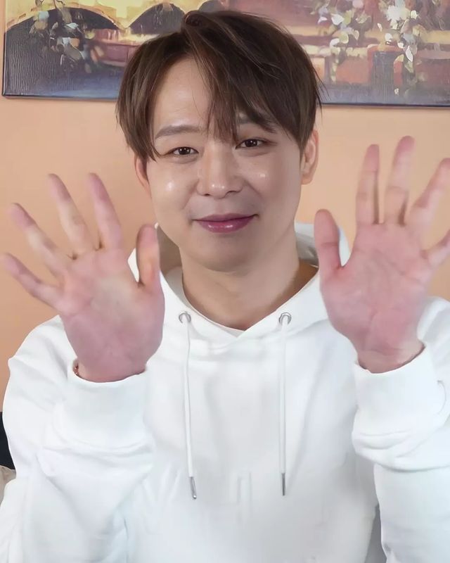 Cassidy85_'s tweet photo. Today's morning was chaos due to the "little" delay in delivery, but it was nice to see you Yes YC please Come to Mexico for a Cantus whenever you want. 🥰 I won't let you go😅🥰♥️ #Signal #ParkYuChun @logbookofficial https://t.co/sD4HEa3ljj