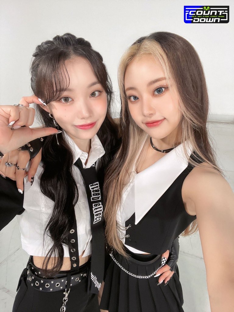 sieuniz's tweet photo. suyeons COOKIES ND CREAM HAIR HEREE EEEEEERERFE https://t.co/3DP0LzD8T0