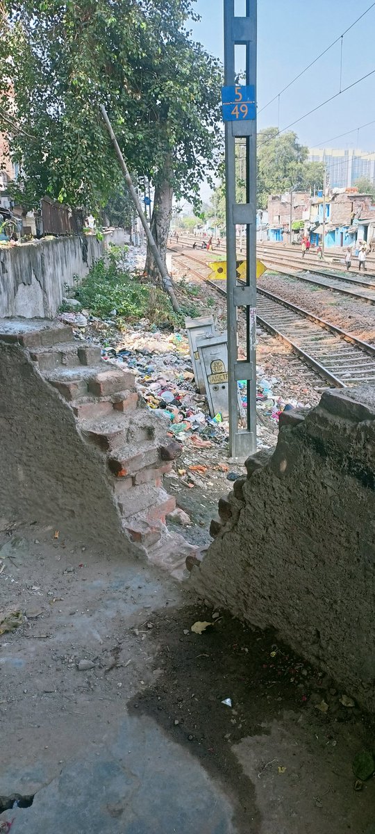 SatishC32359751's tweet photo. @drm_dli @SBM_MCD @GM_NRly @DCPCentralDelhi Kindly take necessary action and uplift the height of the broken boundary wall of Daya basti railway. https://t.co/rJ0pzchpHx