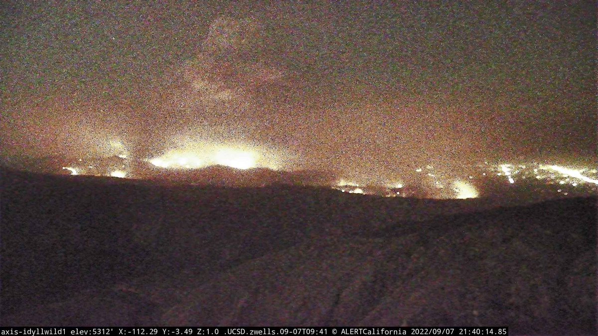 CaFireSource's tweet photo. Fairview Incident - Valle Vista CA, Riverside County - Evacuate immediately if you are in the red mountain area fire is rapidly spreading!🚨🚨 #FairviewFire https://t.co/zYpqlW4pFM
