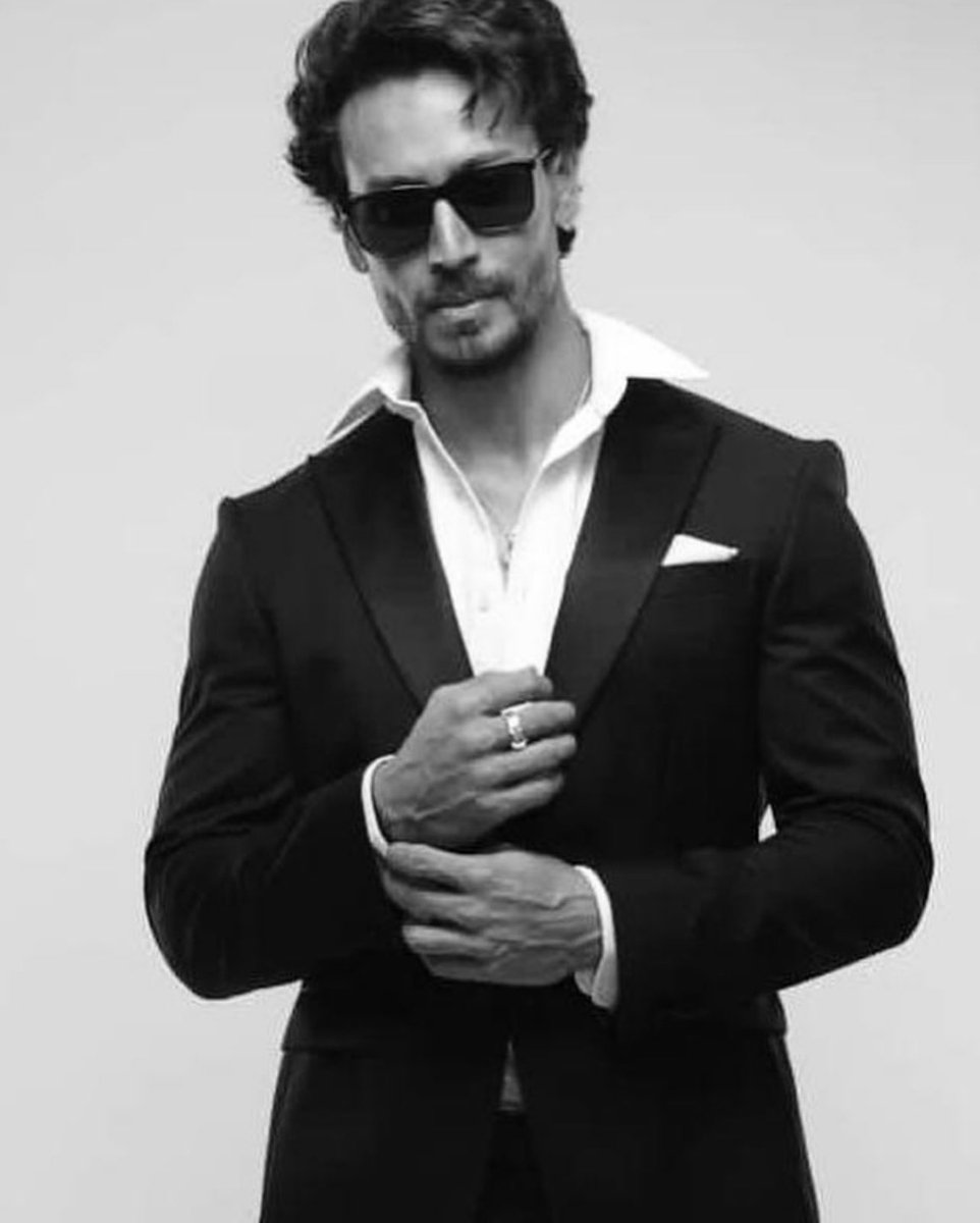 Tutejajoginder's tweet photo. Bracing up for a special announcement…. Coming soon enough that will only make you believe all the more that #AchcheDin are back again for #Bollywood. Stay tuned for the @iTIGERSHROFF special! 😎 https://t.co/CoeAtiP9JF