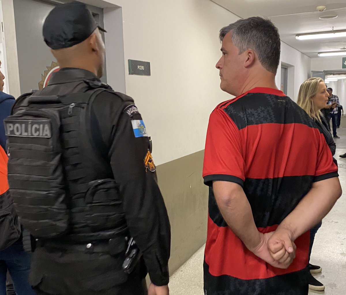 Em audiência no Jecrim, o assediador da repórter Jessica Dias, da ESPN, teve prisão preventiva decretada e foi transferido para a 19ª DP, na Tijuca. Expectativa é de que tenha audiência de custódia quinta, na SEAP. Se mantida a prisão, será direcionado para um presídio #gefla