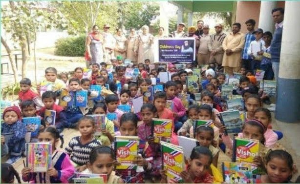 RashmiJ92985246's tweet photo. We are moving towards digital India at a very high speed but to fulfill this dream it is necessary to every child should be literate. So Saint Dr. MSG initiated a welfare work, in which Dera Sacha Sauda disciples pay their school fees. #WorldLiteracyDay
#InternationalLiteracyDay https://t.co/6UDZ6jpnmc