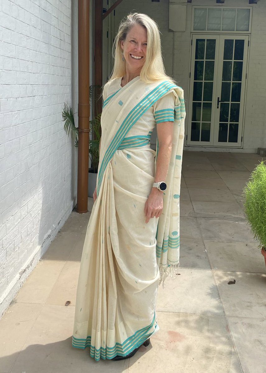 Greetings to all those celebrating #Onam today! 🙏🏼  I am joining the festivities by wearing one of my favourite sarees. #HappyOnam #OnamAshamsakal #Onam2022 #OnamWishes #Kerala