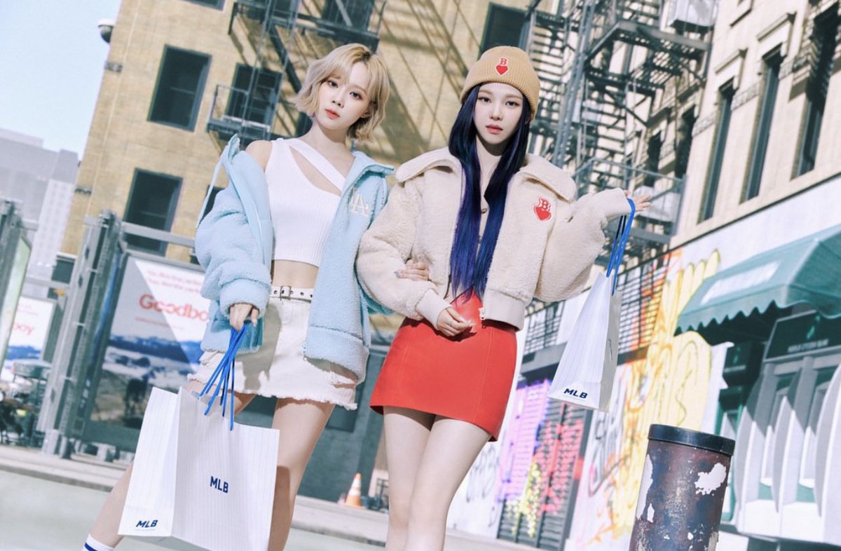 ⠀⠀ Fashionable winter coats that I wore with Winter, combined with a mini dress or a cute mini skirt, the fashionable and trendy impression is so attached. The khaki beanie that I'm wearing also adds to the sweet impression there. Our winter will feel so wisdom with MLB.