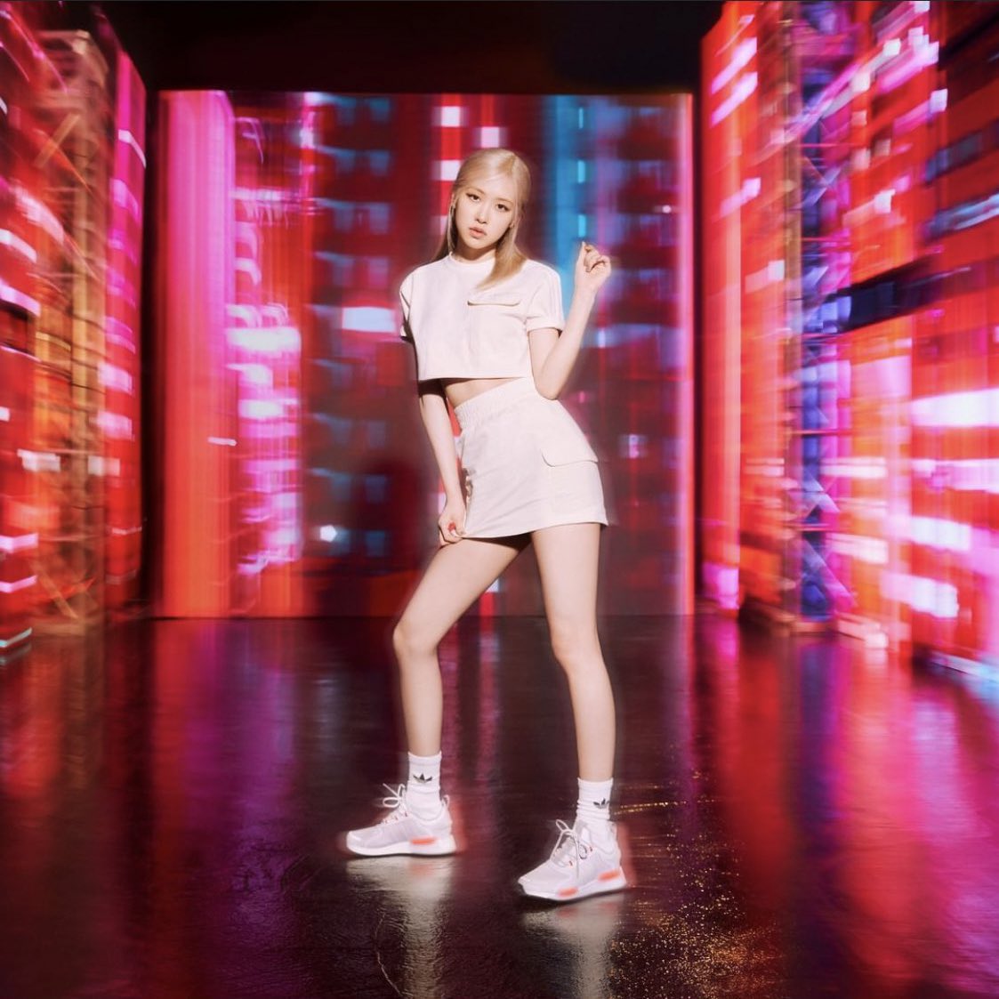 ROSÉ looks flawless in a new campaign for <a href="/Originals_kr/">adidas Originals</a> 📸🧡

#rosé #roseannepark #blackpink #bornpink @blackpink