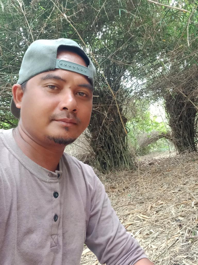 ណា រត្ន័ tweet media