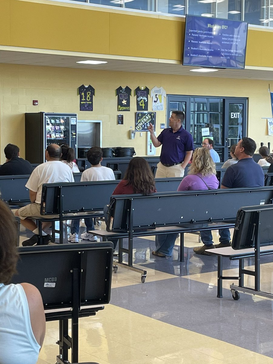 A special thank you to Mr. Daso for his wonderful financial planning advice tonight as our students and parents prepare for the college process! 👏🏼
