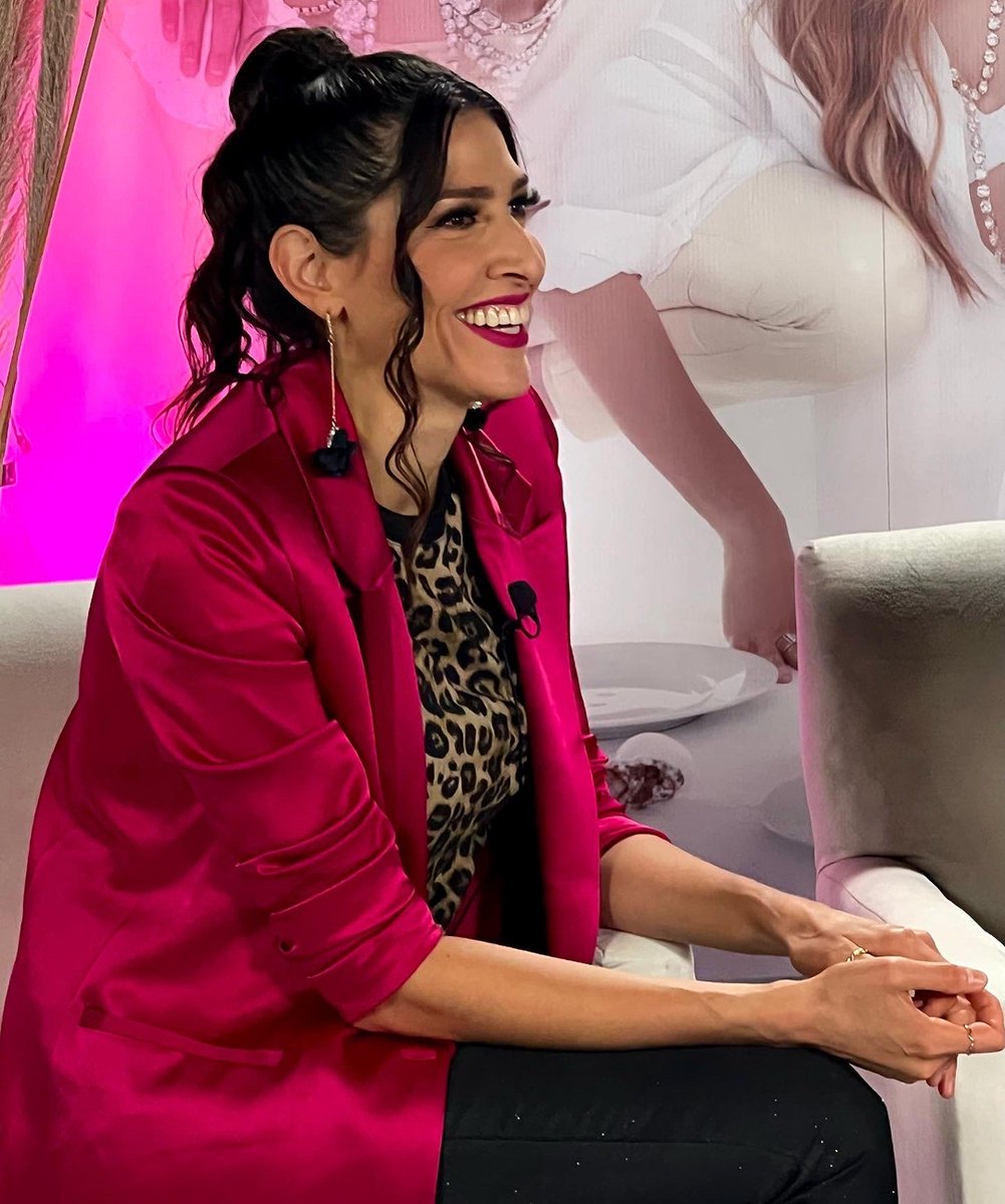 RadioDisneyMX's tweet photo. ¡@haashoficial en #RadioDisney! 😍

Platicamos sobre los detalles de su nuevo álbum #Haashtag, además nos contaron más de su colaboración con@keniaoss 🫶

¿Amaste tanto este álbum como nosotros? 💖

Muy pronto la entrevista completa #HaAshEnRD https://t.co/xBUNR6xhNw