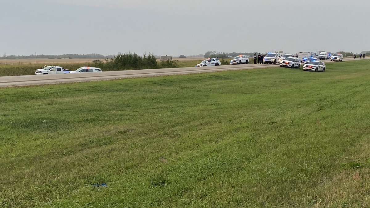 Dmanrichard's tweet photo. Hwy 11 southbound from Rosthern is blocked where RCMP captures Myles Sanderson. #RCMP #fugitive #saskatchewan #hwy11 https://t.co/p4g7DKTxqS