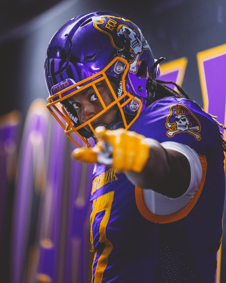 javariusg_'s tweet photo. After a great conversation with Coach @CoachC_Foster, I am blessed to receive an offer from East Carolina University! @ECUPiratesFB @CrestFBRecruits @omarporter1 @Ftballman39 @RivalsFriedman @BrianDohn247 https://t.co/HvIJ2WlgUl