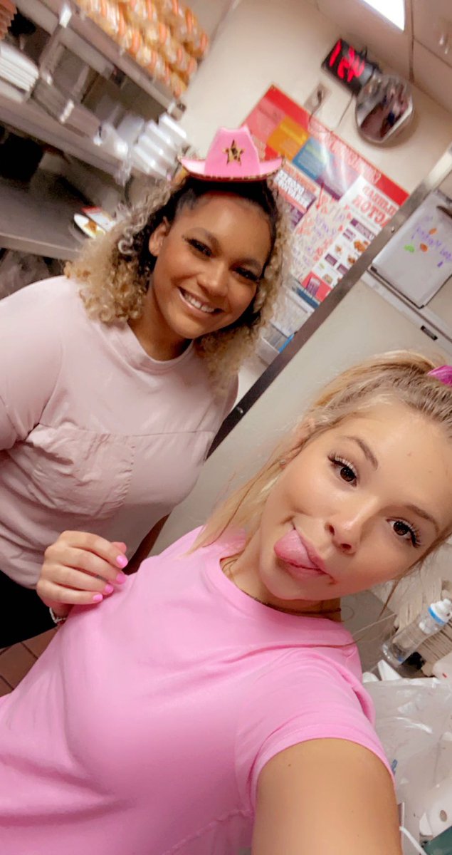 MorganLallande's tweet photo. @Chilis @NICKIMINAJ #margsforbarbz #chilislove       Wearing pink today at work for #BarbzDayAtChilis https://t.co/DFFZAYp6o9