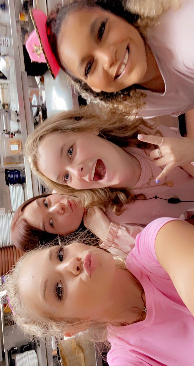 MorganLallande's tweet photo. @Chilis @NICKIMINAJ #margsforbarbz #chilislove       Wearing pink today at work for #BarbzDayAtChilis https://t.co/DFFZAYp6o9