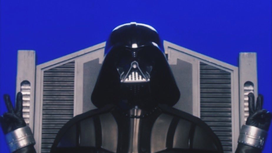 vadersanakin's tweet photo. Hayden Christensen in Darth Vader suit will never be not iconic https://t.co/MTicCQ1g8l