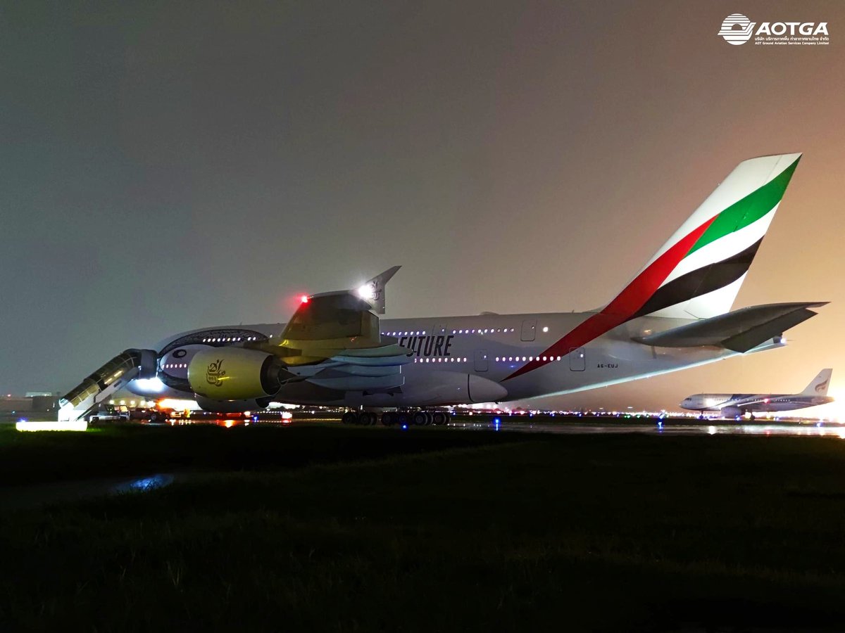 RonallChersan's tweet photo. 🛫 A380 ลงจอดที่ดอนเมือง ทำไมถึงเป็นกลายเป็นภาพประวัติศาสตร์ ?

โดยปกติ A380 จะไม่ลงจอดที่นี่เป็นปลายทาง เว้นแต่ในกรณีที่ใช้เป็นสนามบินสำรอง (Alternate Airport) เท่านั้น

เมื่อคืน ฝนที่สุวรรณภูมิหนัก นักบินพยายามลงถึง 2 รอบแล้ว บินวนนานถึง 30 นาที จึงต้องตัดสินใจไปลงที่ดอนเมือง https://t.co/bZY2mJJkSk
