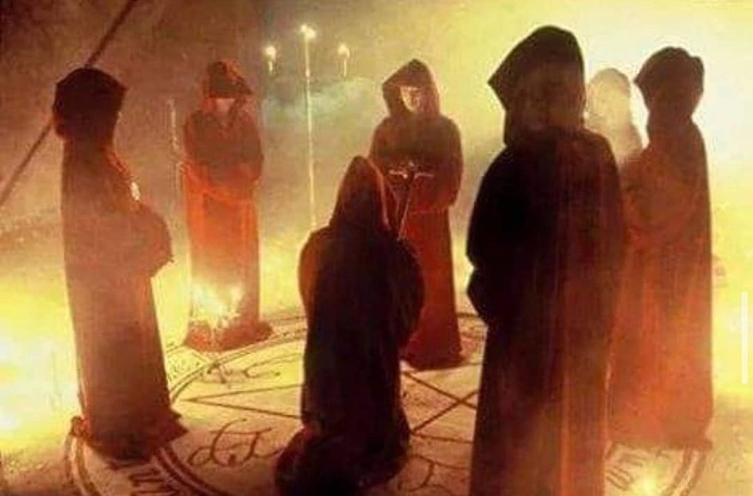 MegaLillian0001's tweet photo. #followthelight
#thenewworldorder
#satanism
#theworldorder https://t.co/E6eM5ggLl4