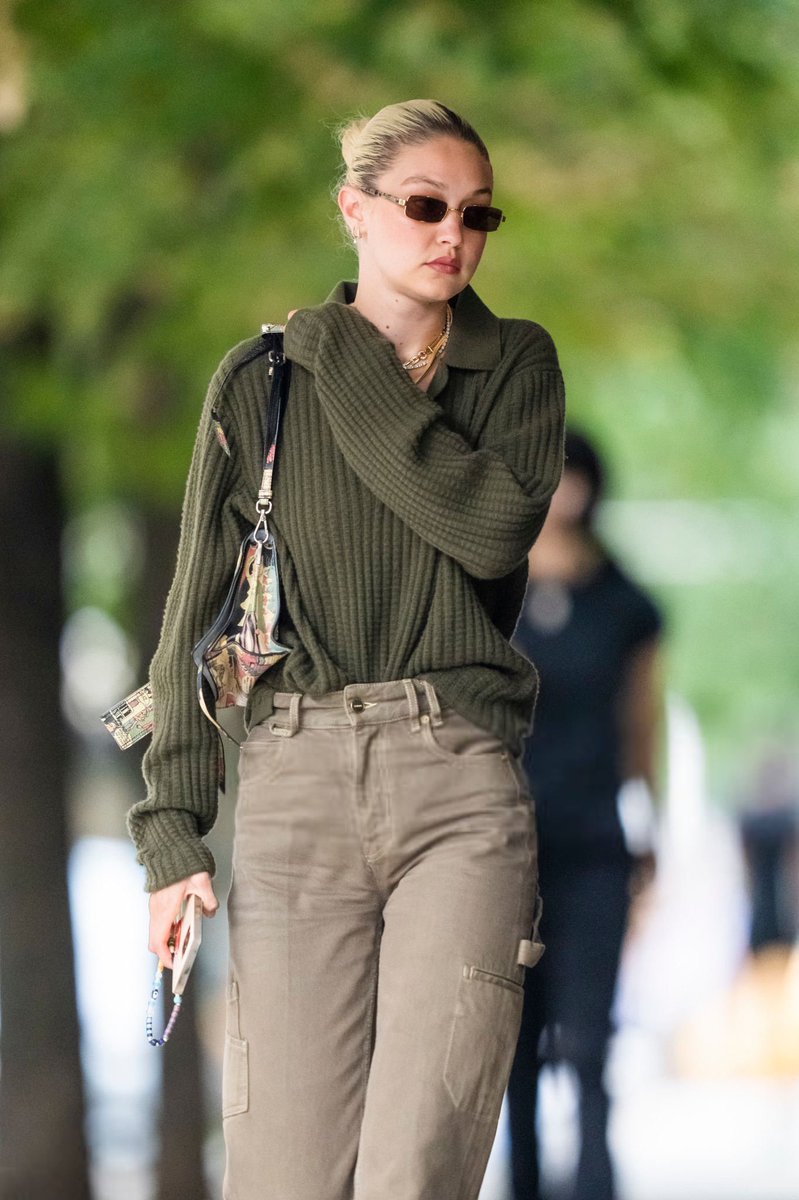 GigiArgMedia's tweet photo. 📸 || Gigi Hadid hoy en SoHo, Nueva York. Más fotos: https://t.co/4ypAtyJ1yG https://t.co/wQd7RZYAt7