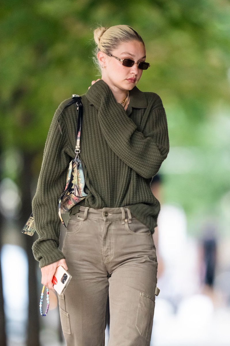 📸 || Gigi Hadid hoy en SoHo, Nueva York. Más fotos: hadidgigiarggallery.art.blog/2022/09/07/gig…