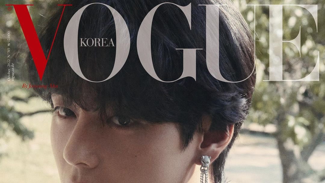 twinkletaeee's tweet photo. they way vogue put V in bold font that's kim taehyung y'all https://t.co/TgcNGJdppH