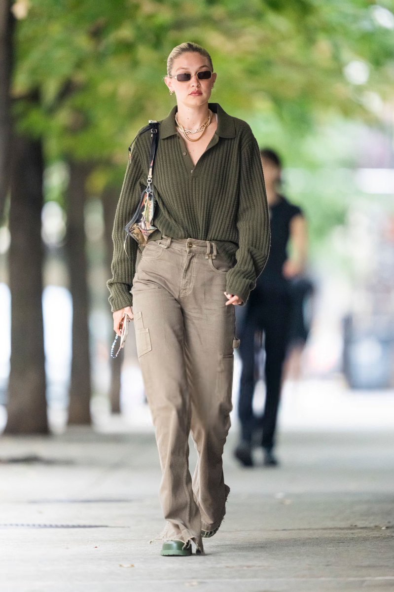 📸 || Gigi Hadid hoy en SoHo, Nueva York. Más fotos: hadidgigiarggallery.art.blog/2022/09/07/gig…