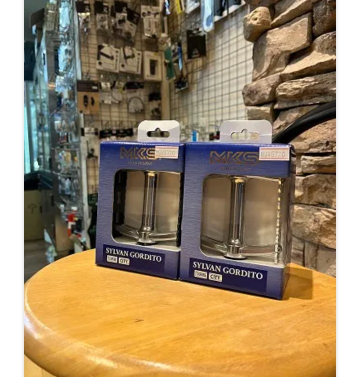 osugisourin's tweet photo. 少し前に三ヶ島ペダルから発売された、 SYLVAN GORDITO が入荷！ ￥5,720 (税込) カラー：BLK/SIL、SIL 幅は94㎜とSylvan Touringと同サイズですが、 縦を22㎜長い85㎜に設計することで、 大きなプラットフォームにしっかりと足を���ずけることができます。 
詳細↓
https://t.co/tCgC2iCD2e https://t.co/UCdcegaFdT